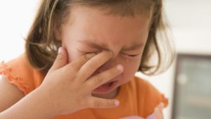 4 kesalahan orang tua dalam mendidik kedisiplinan anak. gambar anak menangis